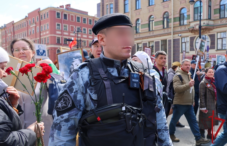 В Санкт-Петербурге в День Победы сотрудники и военнослужащие Росгвардии приняли участие в охране правопорядка и безопасности