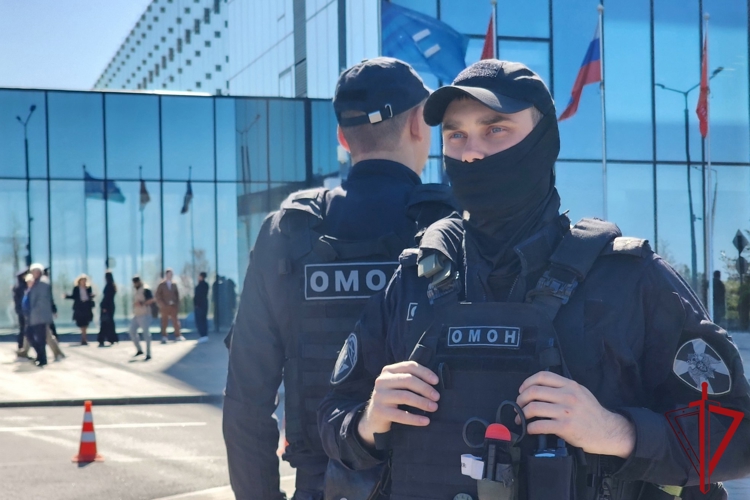 Росгвардия обеспечила безопасность XIII Петербургского международного юридического форума