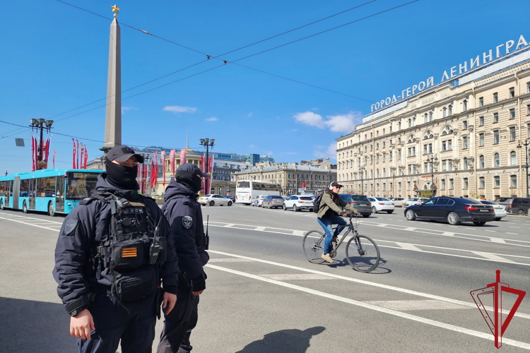 Сотрудники и военнослужащие Росгвардии приняли участие в обеспечении правопорядка при проведении первомайских мероприятий
