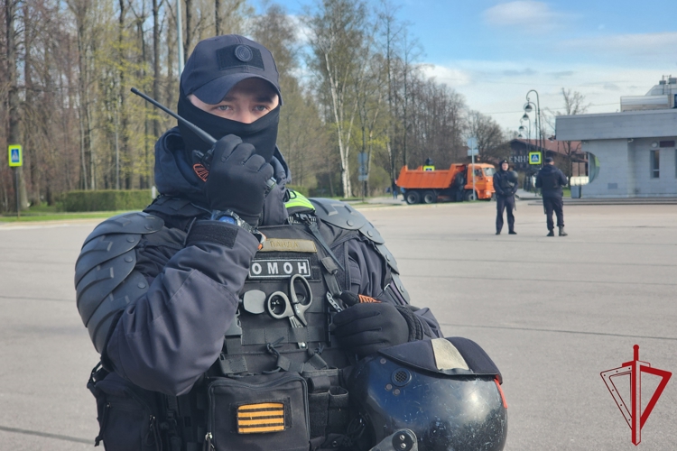 Сотрудники и военнослужащие Росгвардии приняли участие в охране правопорядка во время футбольного матча «Зенит» – ЦСКА