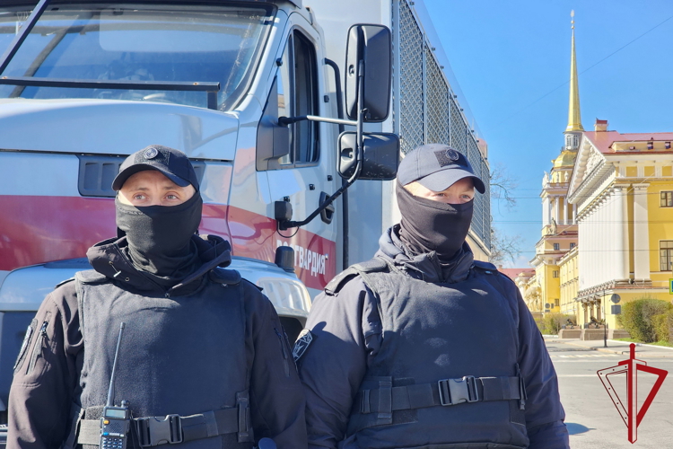 Сотрудники и военнослужащие Росгвардии приняли участие в обеспечении правопорядка при проведении первомайских мероприятий