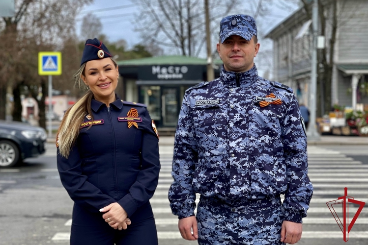 В Санкт-Петербурге и Ленинградской области представители Росгвардии присоединились к патриотической акции «Георгиевская ленточка»