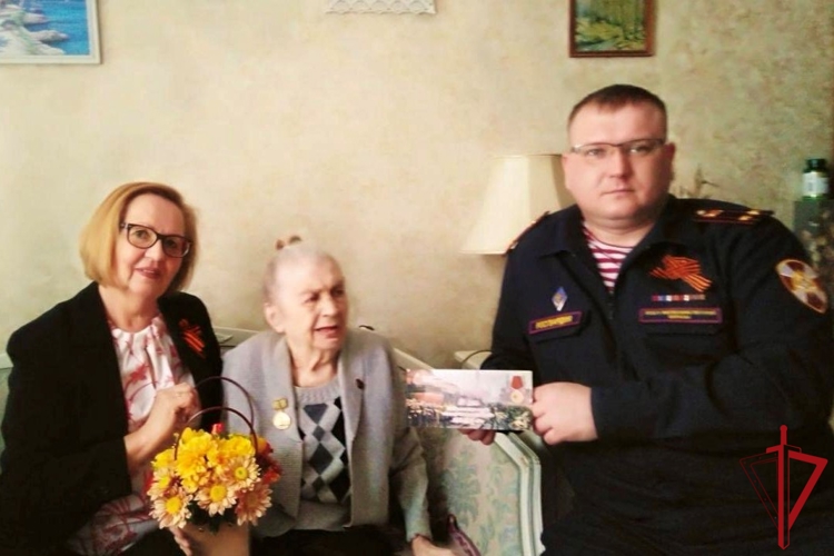 Представители Росгвардии поздравили с Днем Победы ветеранов службы и ветеранов Великой Отечественной войны