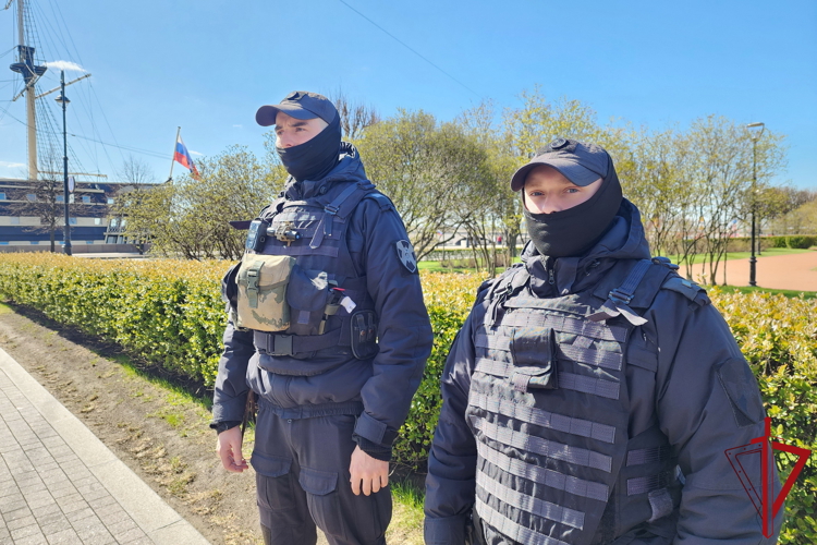 Сотрудники и военнослужащие Росгвардии приняли участие в обеспечении правопорядка при проведении первомайских мероприятий