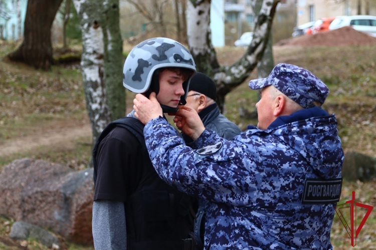 В Ленобласти сотрудники Росгвардии приняли участие в проведении III муниципального этапа игры "Зарни