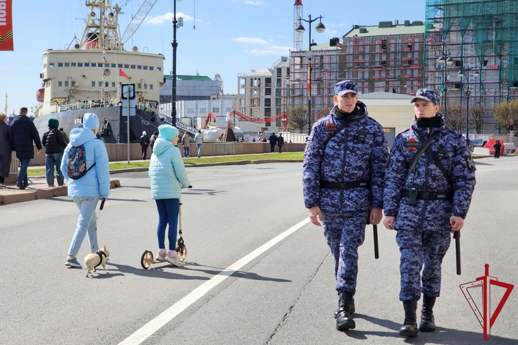 Сотрудники и военнослужащие Росгвардии приняли участие в обеспечении правопорядка при проведении первомайских мероприятий