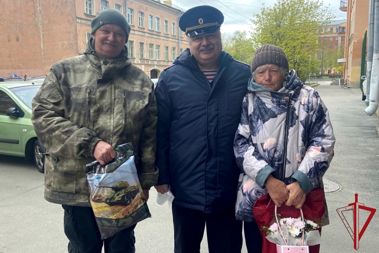 Представители Росгвардии поздравили с Днем Победы ветеранов службы и ветеранов Великой Отечественной войны