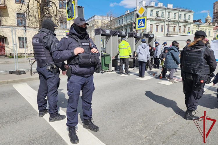 Сотрудники и военнослужащие Росгвардии приняли участие в обеспечении правопорядка при проведении первомайских мероприятий