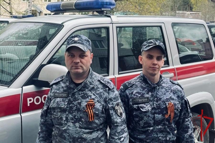 В Санкт-Петербурге и Ленинградской области представители Росгвардии присоединились к патриотической акции «Георгиевская ленточка»