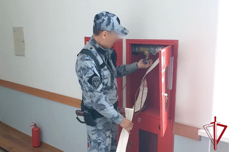 В ОМОН "Бастион" Росгвардии проведено совместное пожарно-тактическое занятие с участием сотрудников МЧС