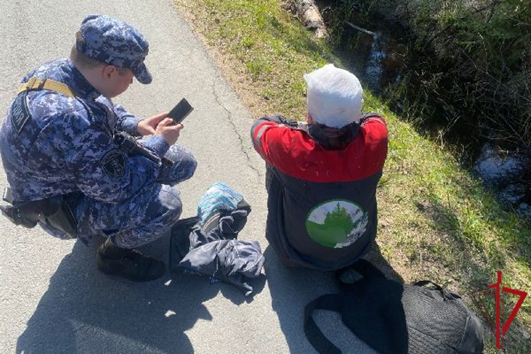 В Курортном районе сотрудники Росгвардии оказали доврачебную помощь мужчине, которому внезапно стало плохо на улице