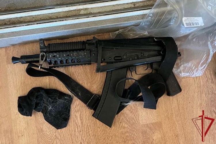 В Красногвардейском районе сотрудники Росгвардии задержали нетрезвого мужчину, в квартире которого был обнаружен арсенал страйкбольного оружия