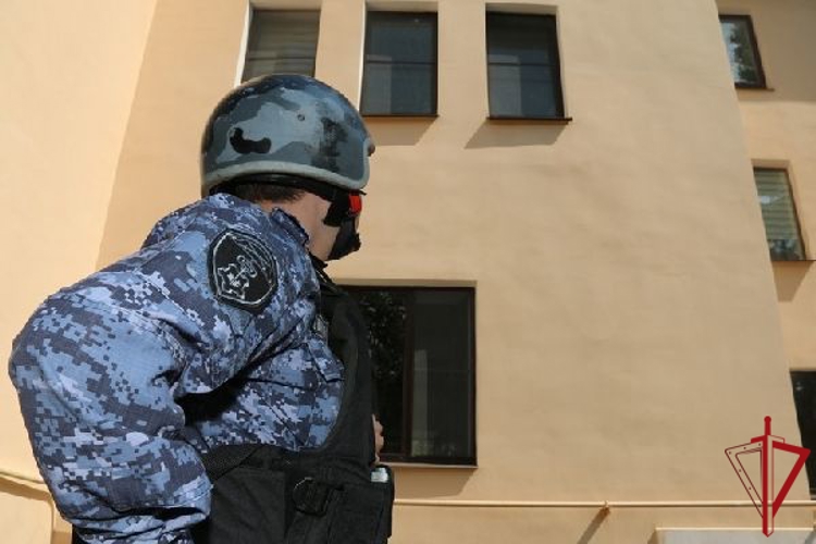 В Красногвардейском районе сотрудники Росгвардии задержали правонарушителя, воспользовавшегося ножом в ходе конфликта со знакомым