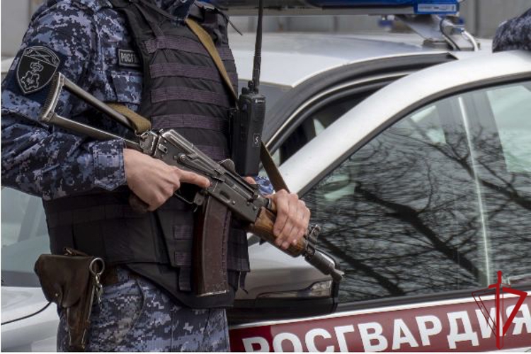 В Красногвардейском районе сотрудники Росгвардии и полиции задержали грабителей, нанесших ножевое ранение работнику супермаркета