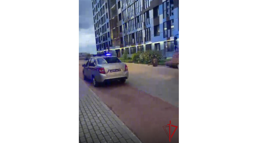В Санкт-Петербурге росгвардейцы приняли участие в эвакуации жильцов дома, в котором произошел пожар