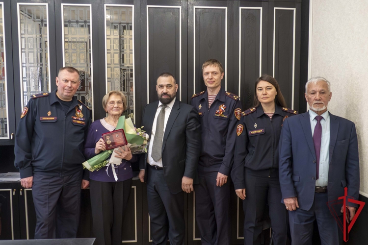 Ветерану службы, жительнице блокадного Ленинграда присвоили звание "Почетный житель муниципального образования "Гражданка"