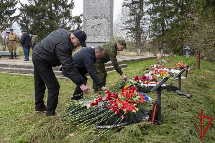 В Санкт-Петербурге сотрудники Росгвардии приняли участие в автопробеге "Марш памяти по Зеленому поясу славы"