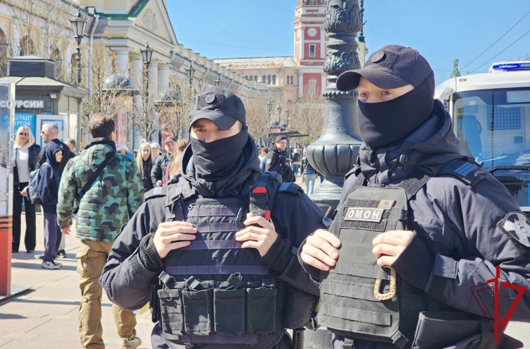 Сотрудники и военнослужащие Росгвардии обеспечили правопорядок при проведении мероприятий в День России