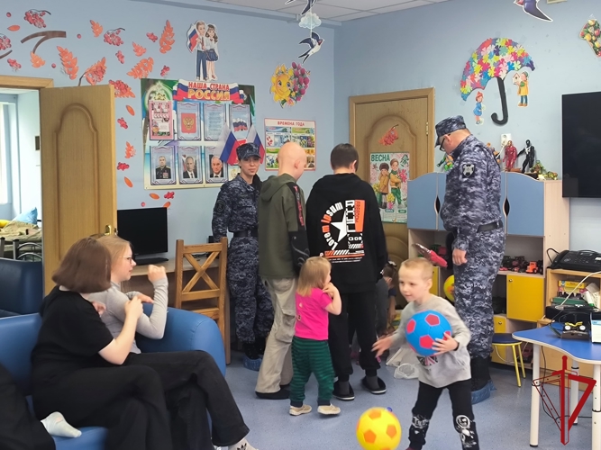 В Приозерском районе представители Росгвардии приняли участие в акции «Дорогою Добра»