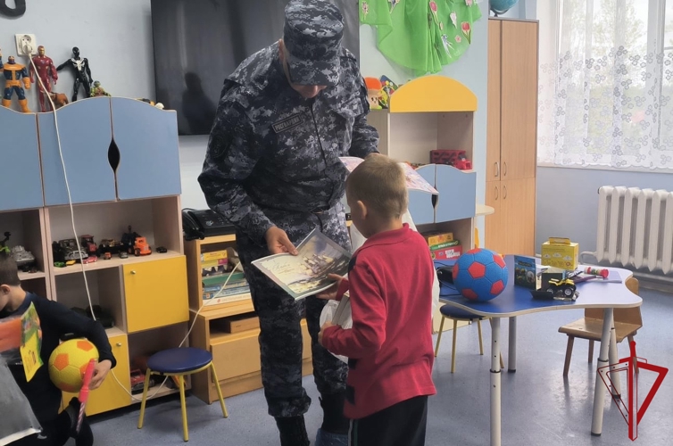 В Приозерском районе представители Росгвардии приняли участие в акции «Дорогою Добра»