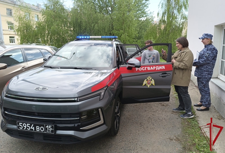 Петербургские росгвардейцы приняли участие в акции "Дорогою Добра"