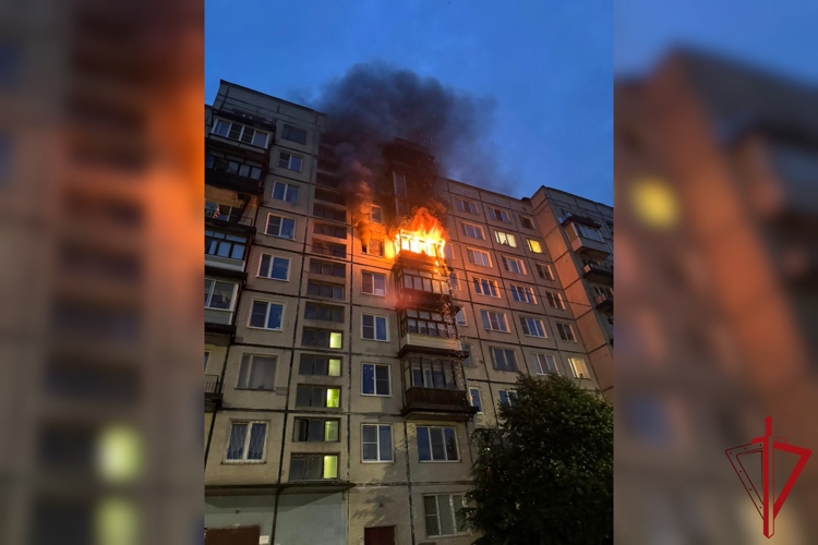 В Волхове росгвардейцы обнаружили возгорание в жилом доме и эвакуировали жильцов