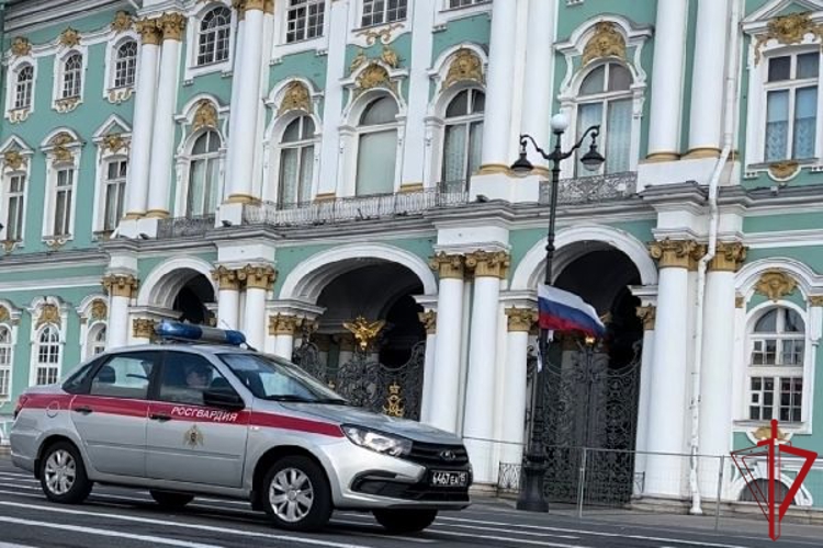 Сотрудники Росгвардии задержали посетителя Эрмитажа, в рюкзаке которого был обнаружен боеприпас для стрелкового оружия