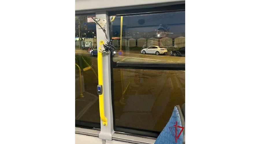 В Красногвардейском районе наряд вневедомственной охраны задержал нетрезвого пассажира, повредившего имущество в автобусе