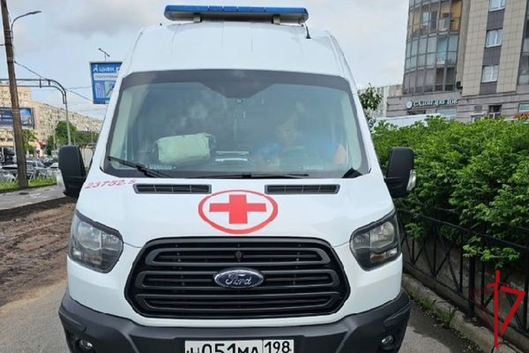 Во Фрунзенском районе сотрудники Росгвардии оказали помощь пенсионеру, пострадавшему в столкновении с самокатчиком