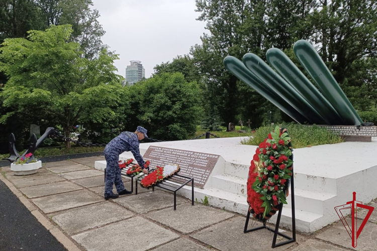 В Санкт-Петербурге сотрудники Росгвардии приняли участие в мероприятиях, посвященных Дню памяти и скорби