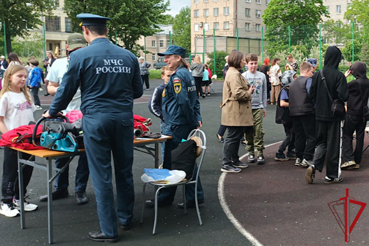 Петербургские росгвардейцы приняли участие в акции "Дорогою Добра"