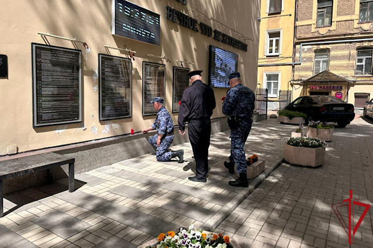 Представители Росгвардии приняли участие в мероприятиях, посвященных Дню памяти и скорби