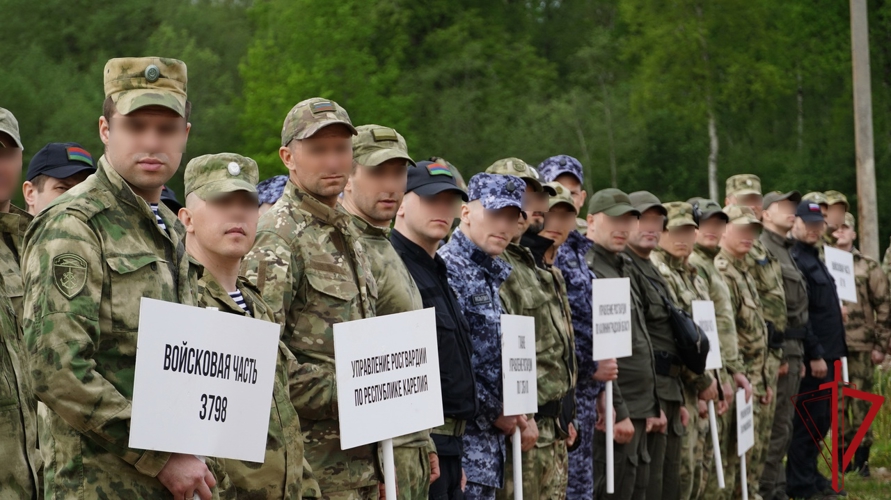 Сотрудники подразделений ГУ Росгвардии приняли участие в чемпионатах Северо-Западного округа ВНГ России по стрельбе