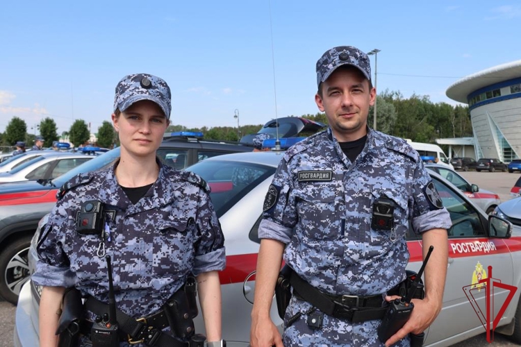 В Санкт-Петербурге сотрудники и военнослужащие Росгвардии обеспечили безопасность при проведении футбольного матча