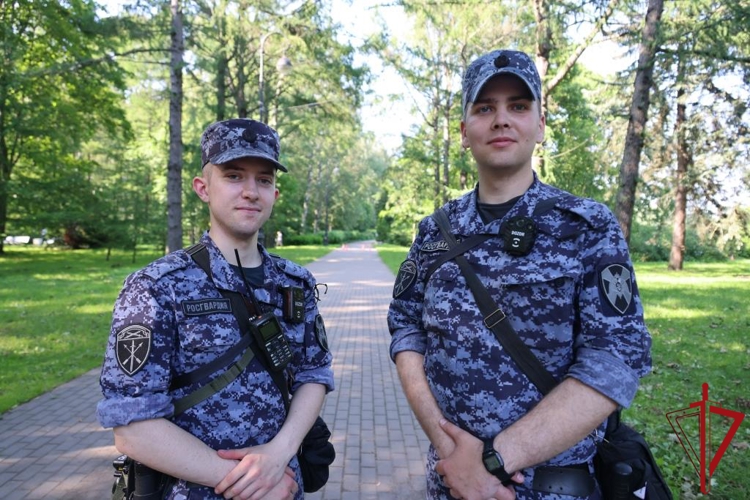 В Санкт-Петербурге сотрудники и военнослужащие Росгвардии обеспечили безопасность при проведении футбольного матча