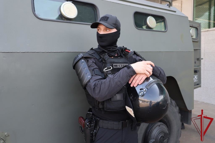 В Санкт-Петербурге сотрудники и военнослужащие Росгвардии обеспечили безопасность при проведении футбольного матча