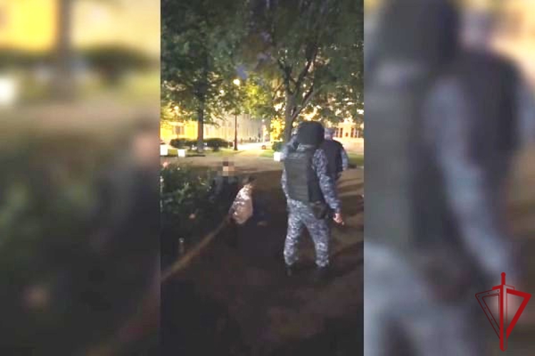 В Центральном районе росгвардейцы задержали участников уличного конфликта, один из которых был вооружен ножом