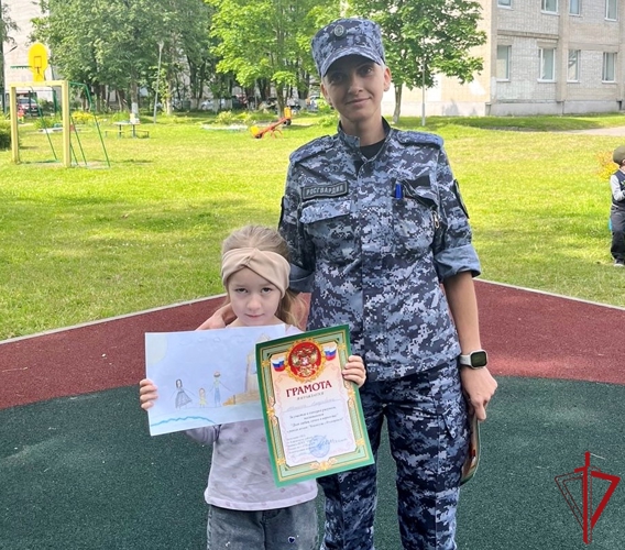 В Кировске сотрудники Росгвардии провели мероприятие для детей, посвященное Дню семьи, любви и верности