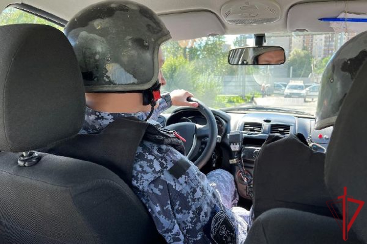 В Выборгском районе наряд Росгвардии задержал вора-рецидивиста, подозреваемого в совершении очередной кражи