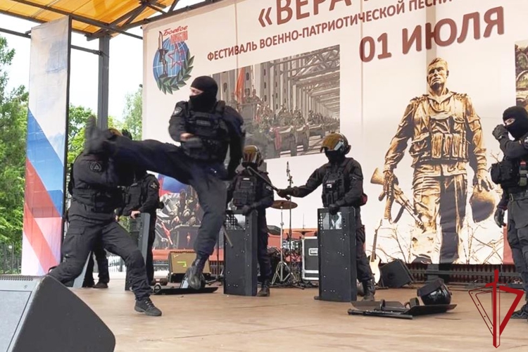 В Ленинградской области представители ОМОН «Балтика» Росгвардии приняли участие в патриотическом фестивале