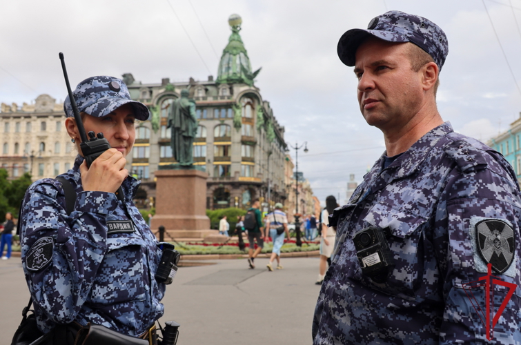 В Санкт-Петербурге сотрудники Росгвардии приняли участие в обеспечении правопорядка в День ВДВ
