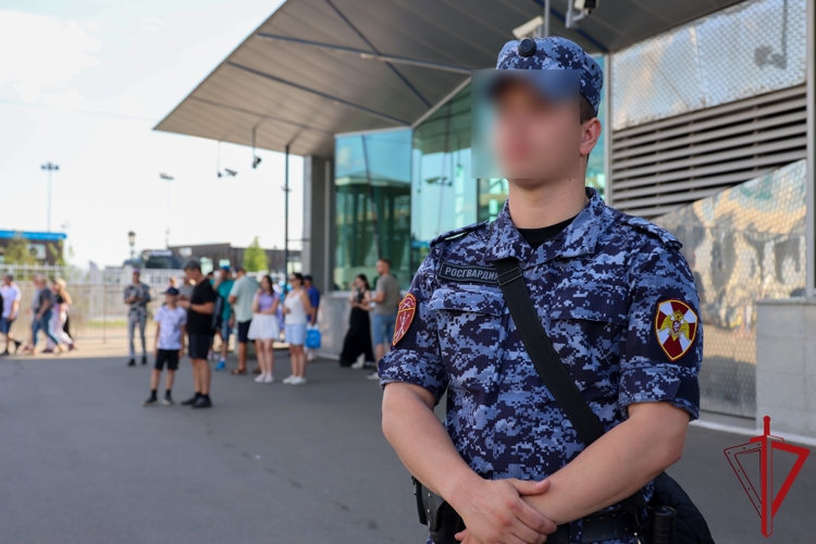 Сотрудники и военнослужащие Росгвардии приняли участие в обеспечении правопорядка во время футбольного матча РПЛ