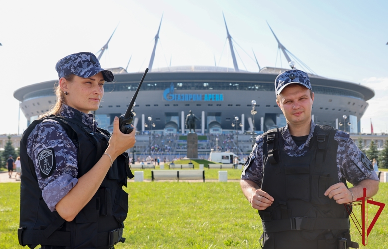 Сотрудники и военнослужащие Росгвардии приняли участие в обеспечении правопорядка во время футбольного матча РПЛ