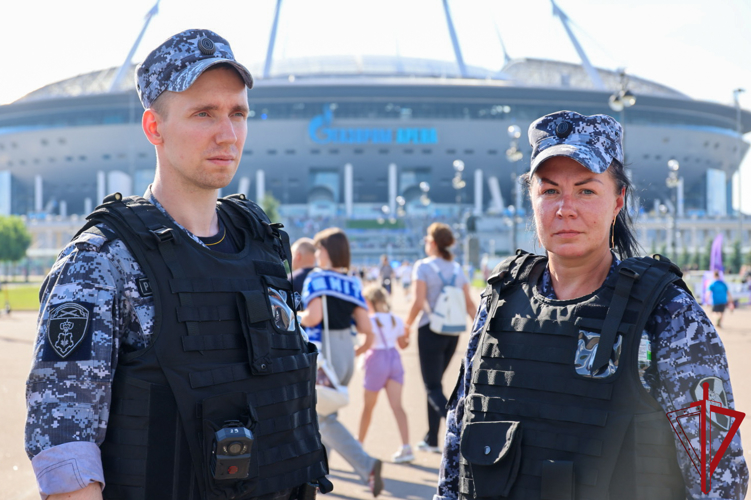 Сотрудники и военнослужащие Росгвардии приняли участие в обеспечении правопорядка во время футбольного матча РПЛ
