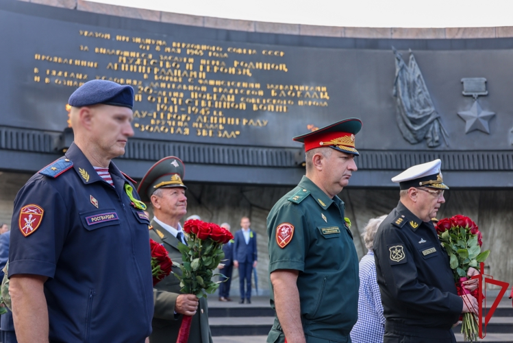Представители ГУ Росгвардии приняли участие в общегородском мероприятии, посвященном Дню окончания Ленинградской битвы