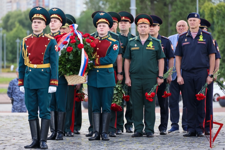 Представители ГУ Росгвардии приняли участие в общегородском мероприятии, посвященном Дню окончания Ленинградской битвы