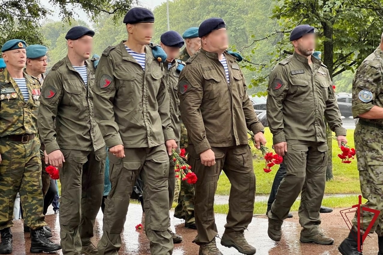 Сотрудники СОБР Росгвардии почтили память Героя России генерала Василия Маргелова