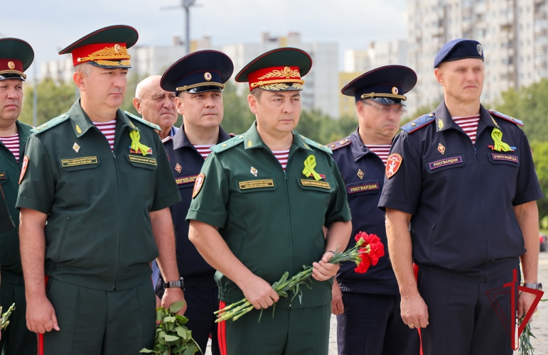 Представители ГУ Росгвардии приняли участие в общегородском мероприятии, посвященном Дню окончания Ленинградской битвы
