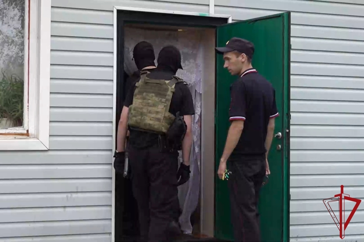В Красносельском районе сотрудники ОМОН Росгвардии оказали содействие полиции в проведении профилактического мероприятия
