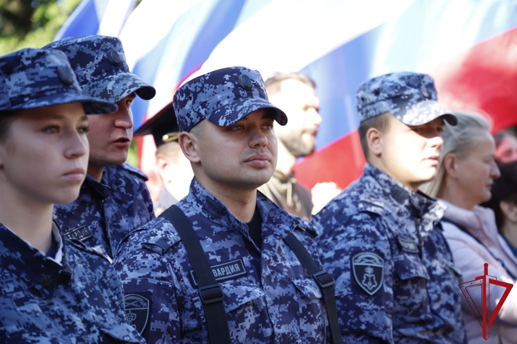 Росгвардейцы приняли участие в мероприятиях, приуроченных ко Дню Государственного флага РФ